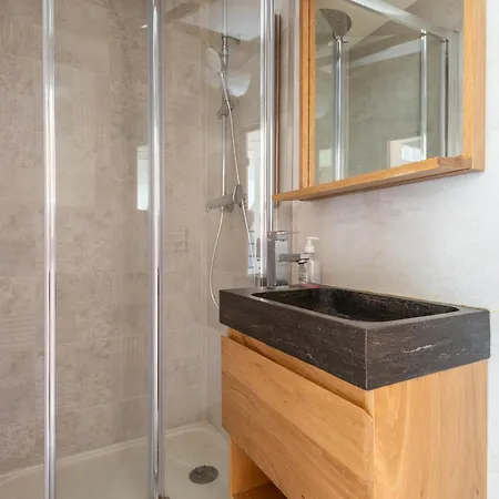 Le Nid D'aigle De La Comedie